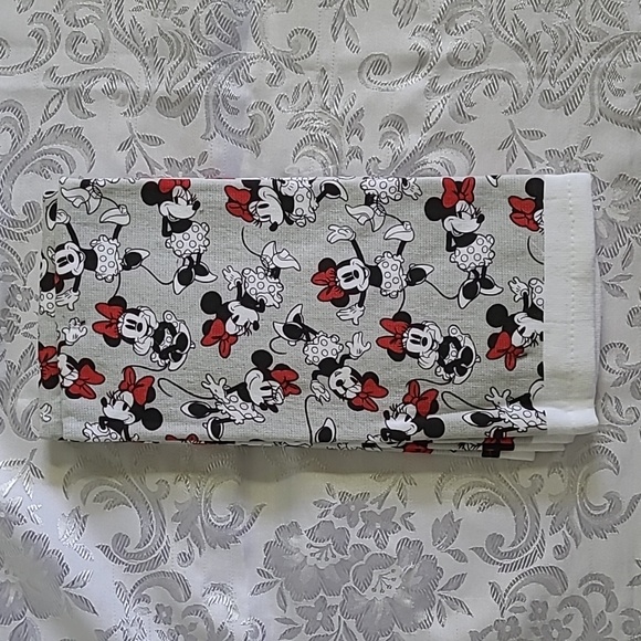 Minnie Mouse 'Strike A Pose' Disney 2-pack Kitchen Towels - NWT - Picture 2 of 6